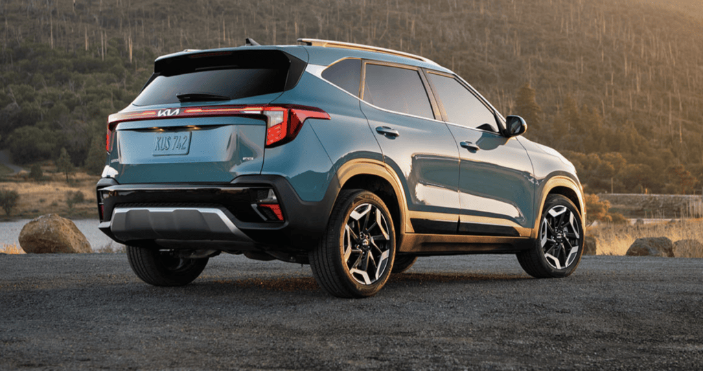 blue kia seltos on gravel road